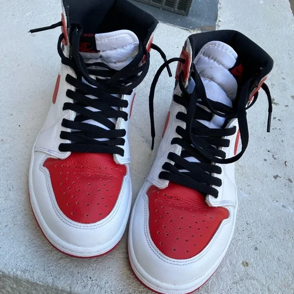 Nike Air Jordan 1 Retro High OG in White and Red - Picture 12 of 12